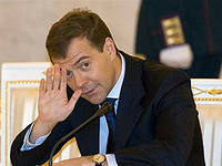 Медведев 'круто' поднимает штрафы