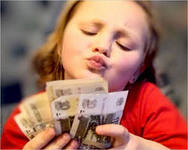 Неработающие опекуны детей-инвалидов будут получать больше. 