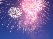 Праздничным салютом