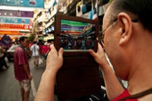 В аэропорту 'Внуково' пассажирам раздают для развлечения планшеты