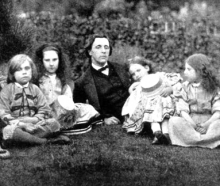 151 год назад была впервые рассказана история Алисы в Стране чудес.