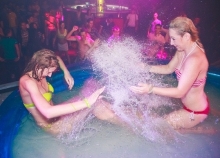 'Танцы на воде' в 'Опера'