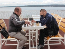 Большие и малые шахматы на челнинской набережной