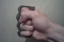 9 жителей Набережных Челнов взяли в полет кастеты и дубинки