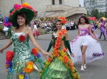 Получили плюшевых мишек и сфотографировались с мэром