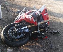 Водитель легковушки при перестроении не пропустил мотоцикл