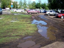 Вдоль Цветочного бульвара делают тротуар