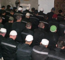 Курбан-байрам за решеткой