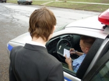 Ребенка задержали полицейские за переход дороги в неположенном месте