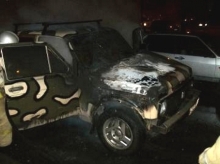 В Набережных Челнах возле жилого дома полностью сгорел автомобиль