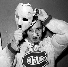 54 года назад на лице хоккеиста впервые появилась защитная маска