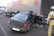 'Лада Гранта' влетела под фуру