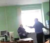 Майор из ГИБДД 'воспитывает' подчиненного