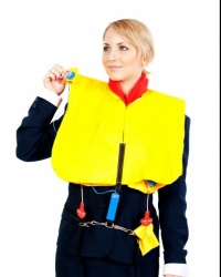 Жителю Набережных Челнов придется отвечать за кражу спасательного жилета из самолета