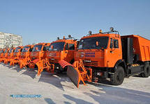 В Набережных Челнах убирают снег две автоколонны