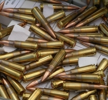 Плотник, подрабатывающий торговлей оружием,