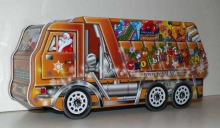 17 тысяч  картонных КАМАЗов