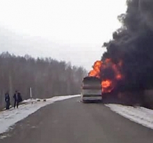 Автобус загорелся в пути.