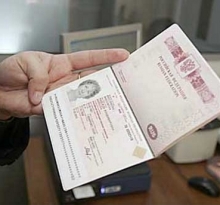 Челнинка вклеила в чужой паспорт свою фотографию