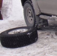 На машине челнинца воры поменяли новые колеса на старые