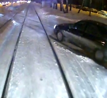 Челнинские водители подрезают трамваи