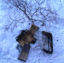 В Набережных Челнах горящий диван выбросили в окно