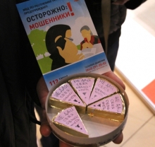 Челнинские полицейские раздали горожанам бесплатный сыр