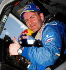 Как попасть в кабину гоночного 'КАМАЗА'?