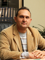 Куда посылать фото машин на газонах?