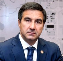 Мэр Набережных Челнов Василь Шайхразиев поздравляет горожан с Днем Победы