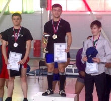 Студент из Челнов стал чемпионом в жиме штанги лежа