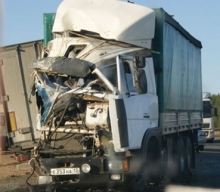 На трассе М-7 лоб в лоб столкнулись фуры (ФОТО)