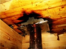 В Набережных Челнах огонь уничтожил диван на балконе