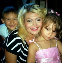 В Набережных Челнах празднует день рождения Венера Иванова