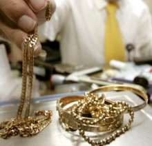  В Набережных Челнах работница ломбарда украла из сейфа золотые украшения