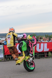 Трюкачи на мотоциклах