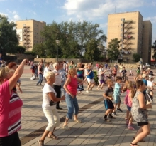 Более ста челнинцев станцевали сальсу на площади перед ДК 'Энергетик'