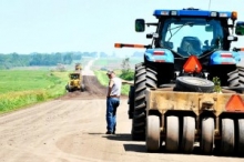 Старый асфальт с трассы Набережные Челны-Бегишево проложили в близлежащих селах