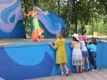 Юные таланты Автозаводского района спели и станцевали «На экваторе лета»
