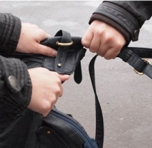 В Набережных Челнах 22-летний грабитель дважды ударил женщину ножом