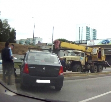 Сегодня утром в Набережных Челнах потерявший сознание водитель снес фонарный столб