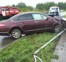 Водитель Nissan врезался в столб