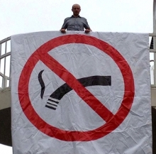 Роман Масленников придумал новый знак 'Курение запрещено'