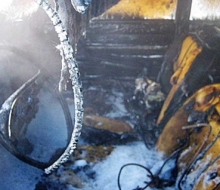 В Набережных Челнах ночью возле жилого дома сгорела старенькая «Волга»