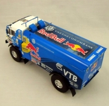 Новая моделька гоночного «КАМАЗа» состоит из 196 деталей