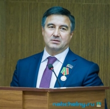 Ильдар Халиков вручил медаль Василю Шайхразиеву