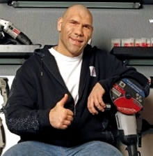 Николай Валуев прилетел в Татарстан на открытие завода электроинструментов