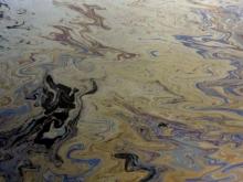 МЧС Татарстана показало разлившееся на реке Кама нефтяное пятно длиной в 1 километр