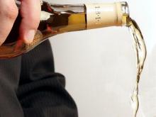 Чтобы украсть коньяк, приезжий из Свердловской области перелил алкоголь в пластиковую бутылку