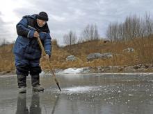 Толщина льда на реке Кама составляет 5 см, а на речке Мелекеска - 2 см